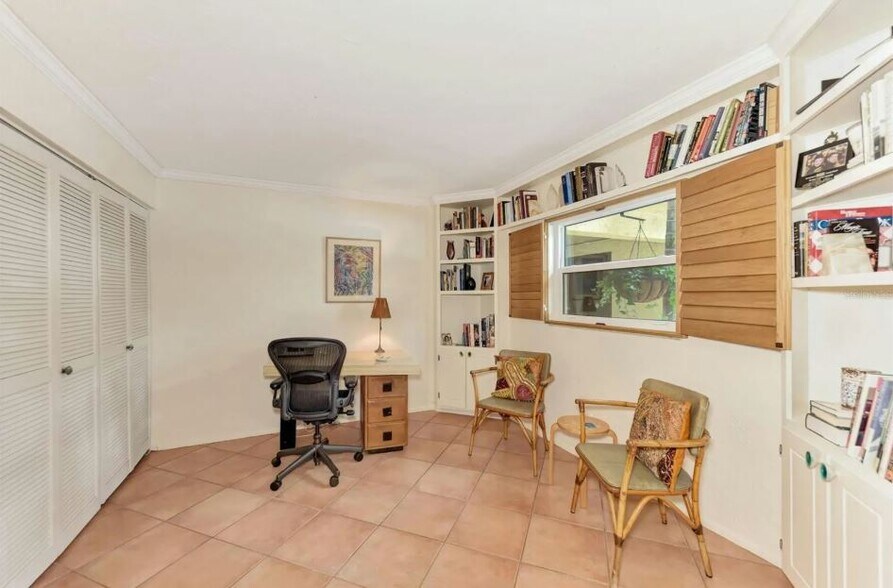 Building Photo - 1650 Pine Tree Ln