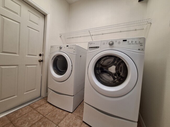 Building Photo - Charming 3-Bedroom Home with Spacious Back...