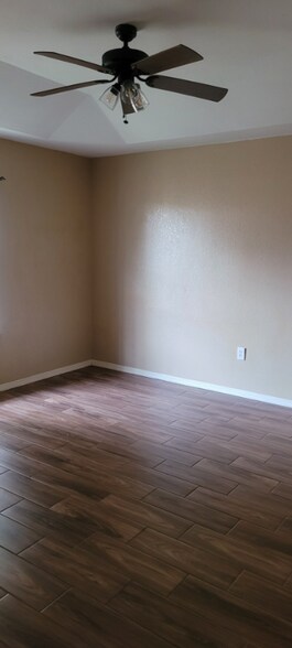 Building Photo - 1900 Lark Ave