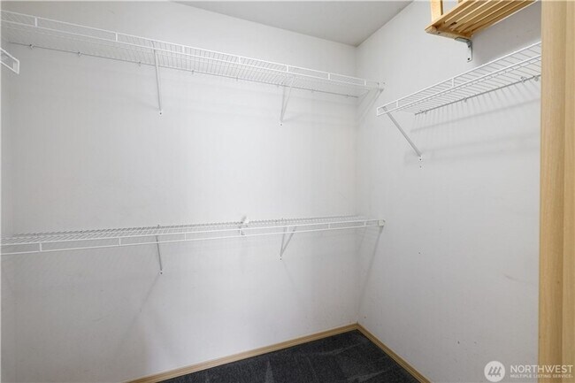 Building Photo - Spacious 3bd/3ba Townhouse