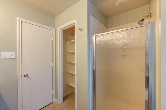 Building Photo - 18503 Fair Grange Ln