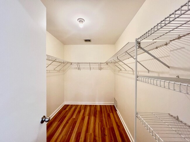 Building Photo - 4C Cove Ln