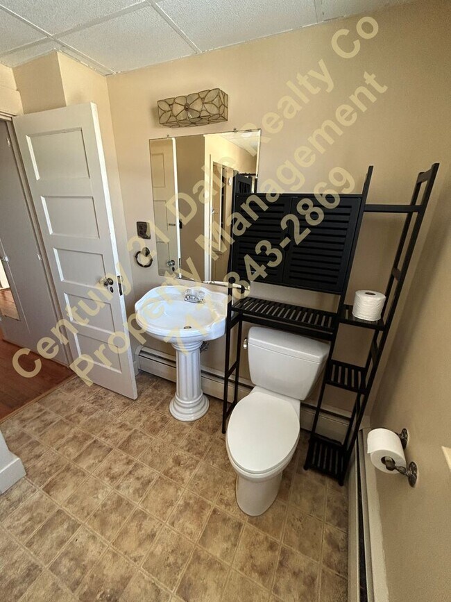 Building Photo - Beautiful 3 Bedroom 1 Bath Home in Dallastown Schools with a Large detached 2 Car Garage