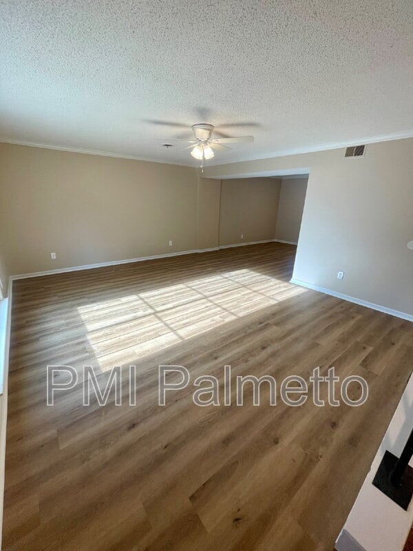 Building Photo - 4704 Palm Tree Ln