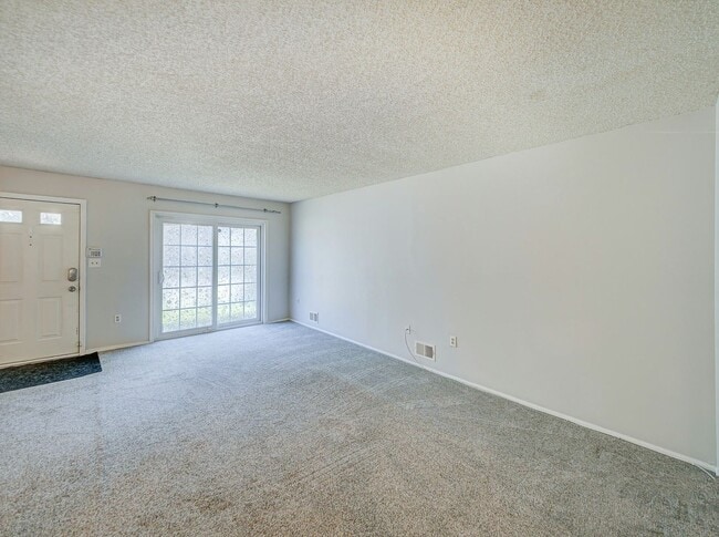 Building Photo - 96 Versailles Ct