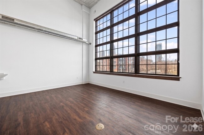 Building Photo - 715 N Graham St