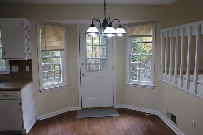 Building Photo - 1410 Ashbrook Dr NW