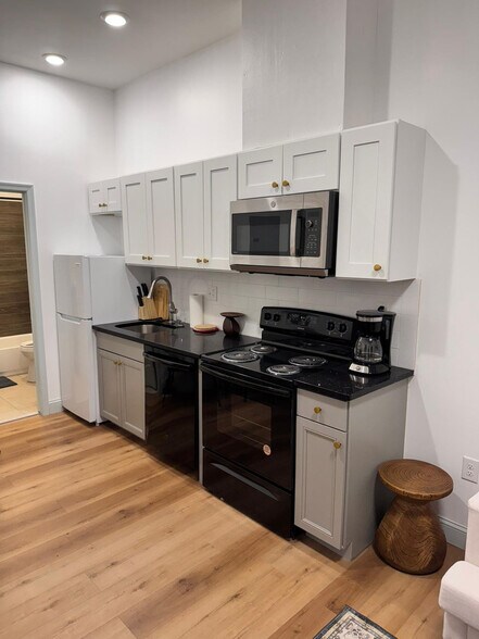 Building Photo - 1384 Ridge Ave