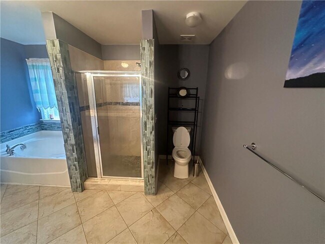 Building Photo - 61 Longwood Ct