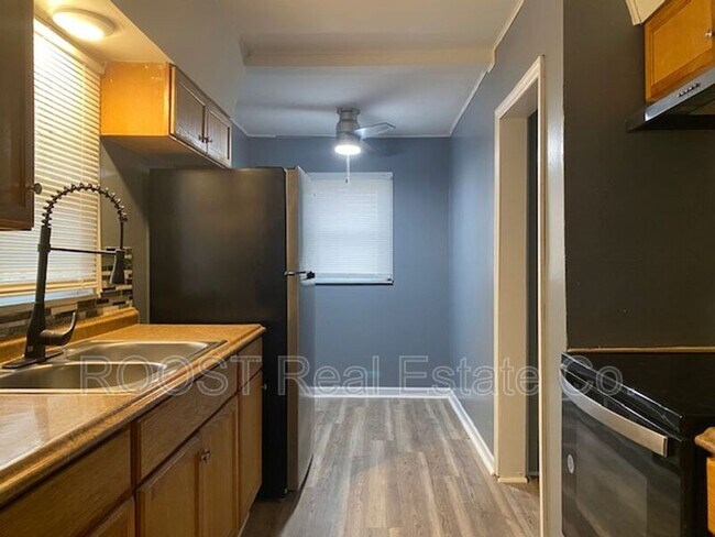 Building Photo - 609 Shoop Ave