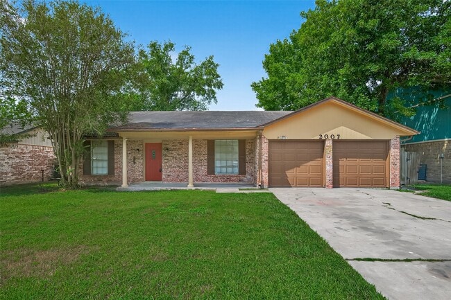 Primary Photo - 2007 Whiteback Dr