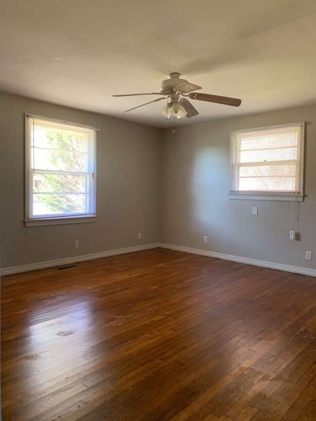 Building Photo - 106 Hackett Ct