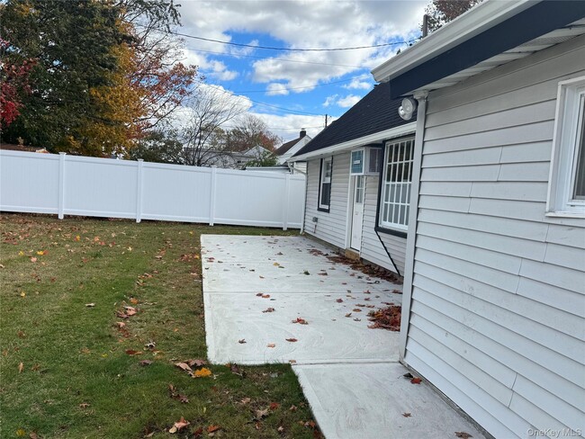 Building Photo - 27 Gleaner Ln