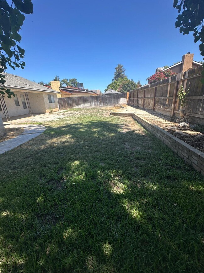 Building Photo - 5183 W Palo Alto Ave