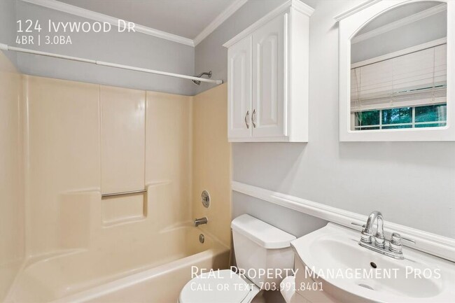 Building Photo - 124 Ivywood Dr