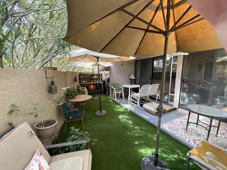 Covered patio and turf in yard - 3030 N Hayden Rd
