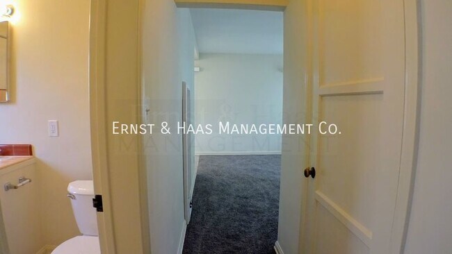 Building Photo - Beautiful Duplex Apartment in Prime Bixby ...