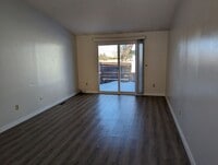 Building Photo - Eastland Duplex