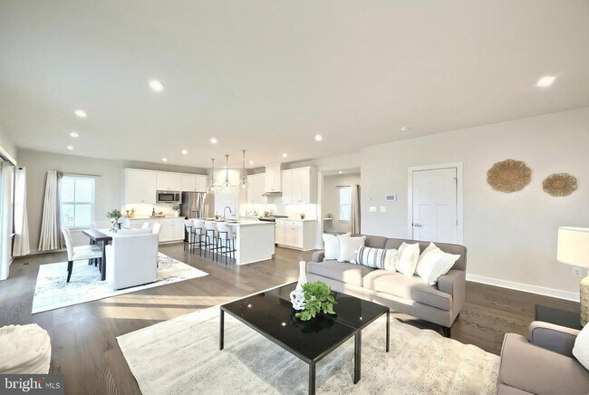 Building Photo - 12 Ervin Dr