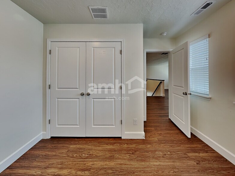 Building Photo - 1077 W 850 S