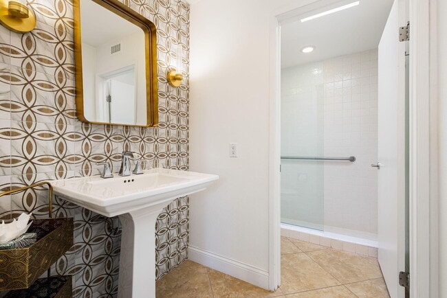 Building Photo - 44837 Oro Grande Cir