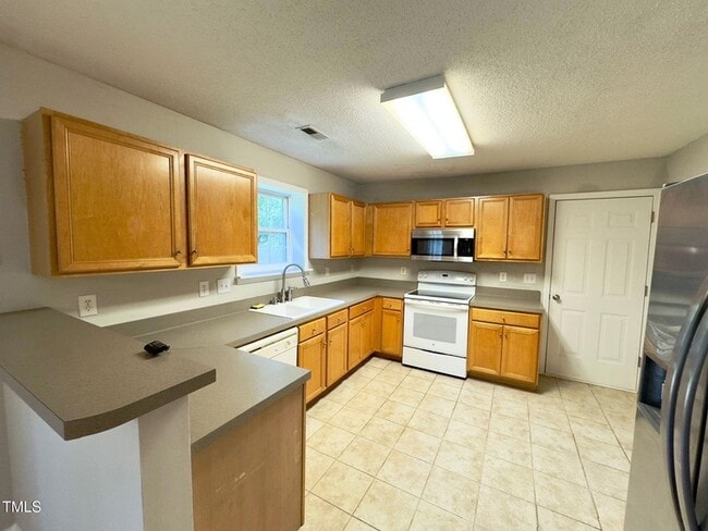 Building Photo - 324 Downing Glen Dr