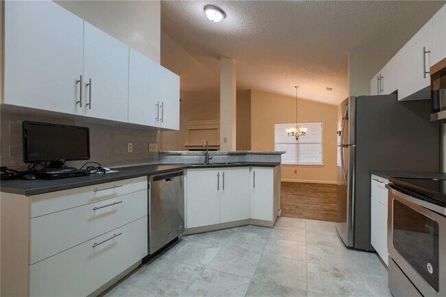 Building Photo - 12320 Thompkins Dr