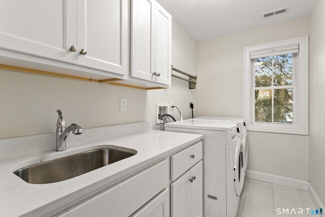 Building Photo - 210 High Ridge Ave