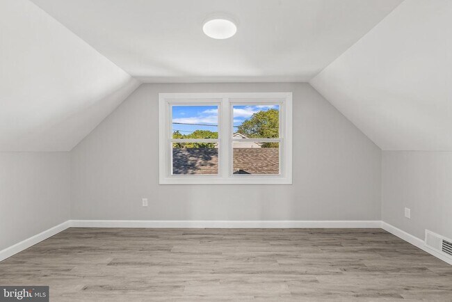 Building Photo - 12 Holbrook Ln