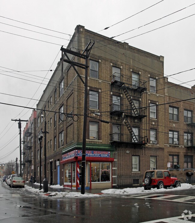 Primary Photo - 266 Monticello Ave