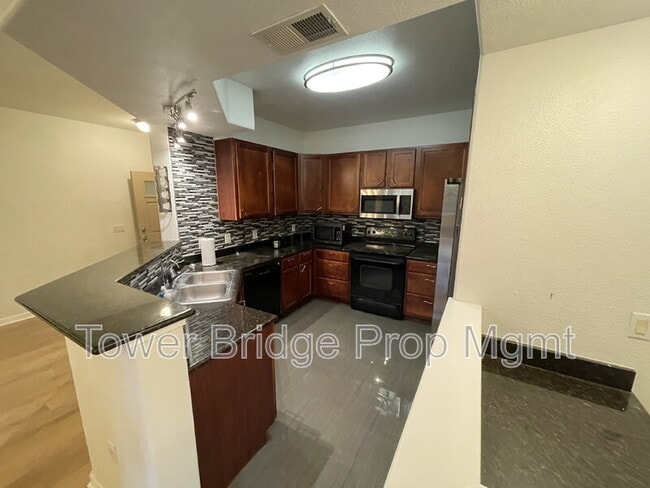 Building Photo - 1900 Danbrook Dr