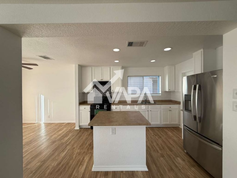 Building Photo - 9902 Hawksbill Peak