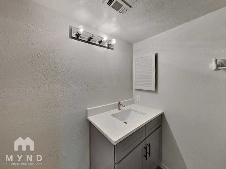 Building Photo - 4559 Sugar Bush Ct