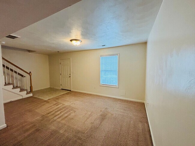 Building Photo - 50 Salem Ln