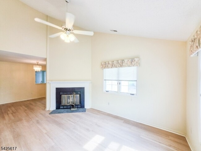 Building Photo - 1C Rutland Ln