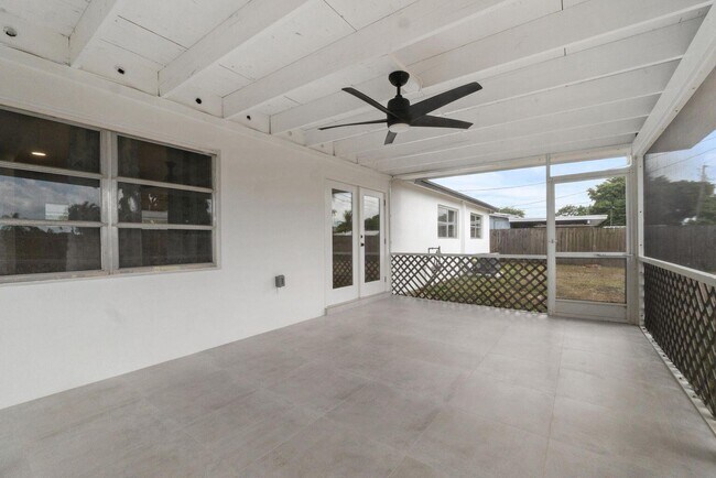 Building Photo - 5720 Parke Ave