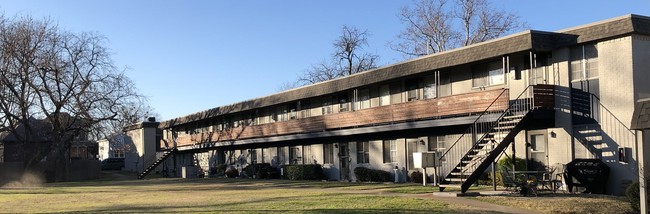 Building Photo - The Vines