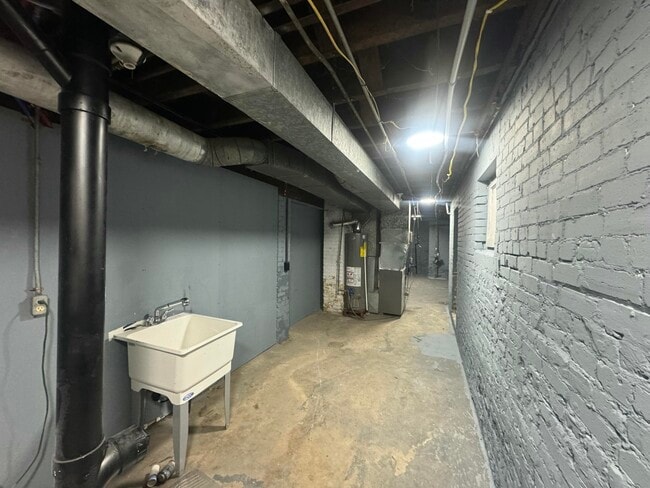Building Photo - 721 S 9th St
