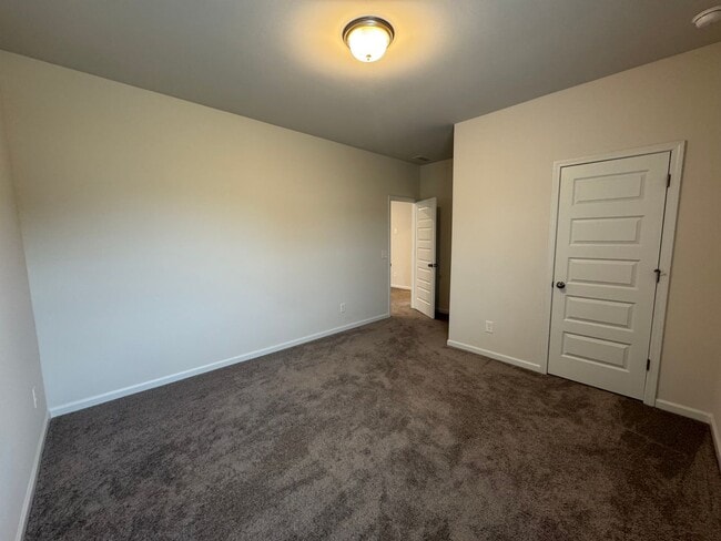 Building Photo - Newer 3/2.5 House in Armuchee- $2,200