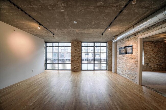 Building Photo - 1005 S Shepherd Dr