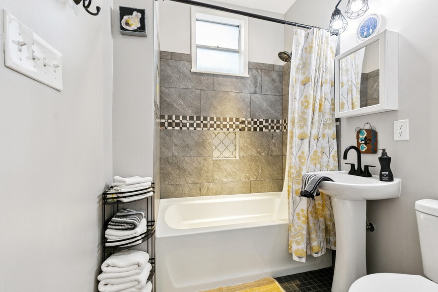 Building Photo - 922 Elysian Fields Ave