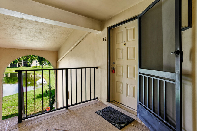 Building Photo - 628 Sea Pine Way
