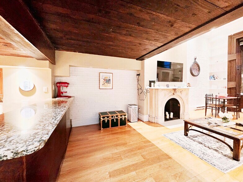 Building Photo - 117 Beacon St