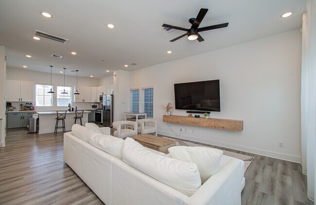 Building Photo - 8325 Springwood Crk Ln