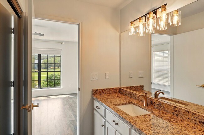 Building Photo - 2805 Aurora