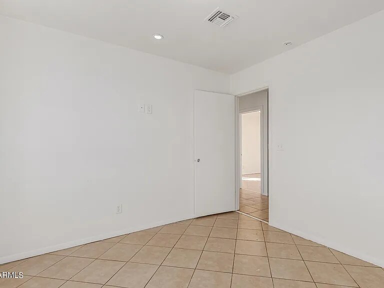 Building Photo - 7612 W Hope Dr