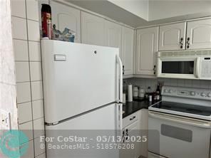 Building Photo - 4652 Poinciana St