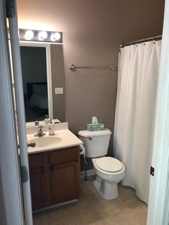 Building Photo - 7277 Charlotte Pike