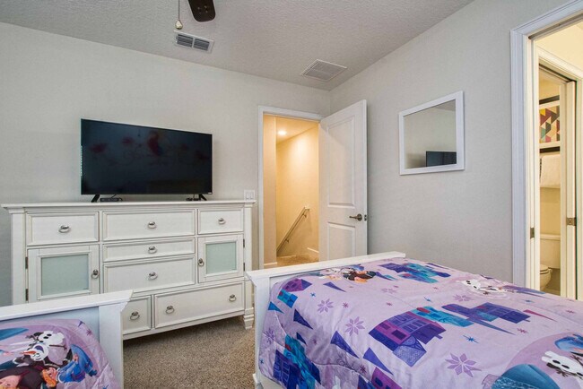 Building Photo - 9160 Scramble Dr