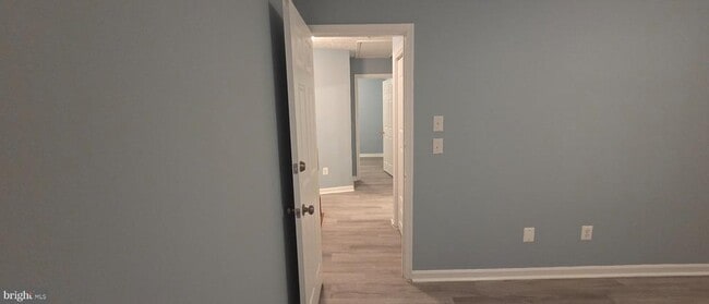 Building Photo - 323 Lindera Ct